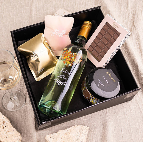 GiftSec Juliet Moscato Hamper - iPantry UAE